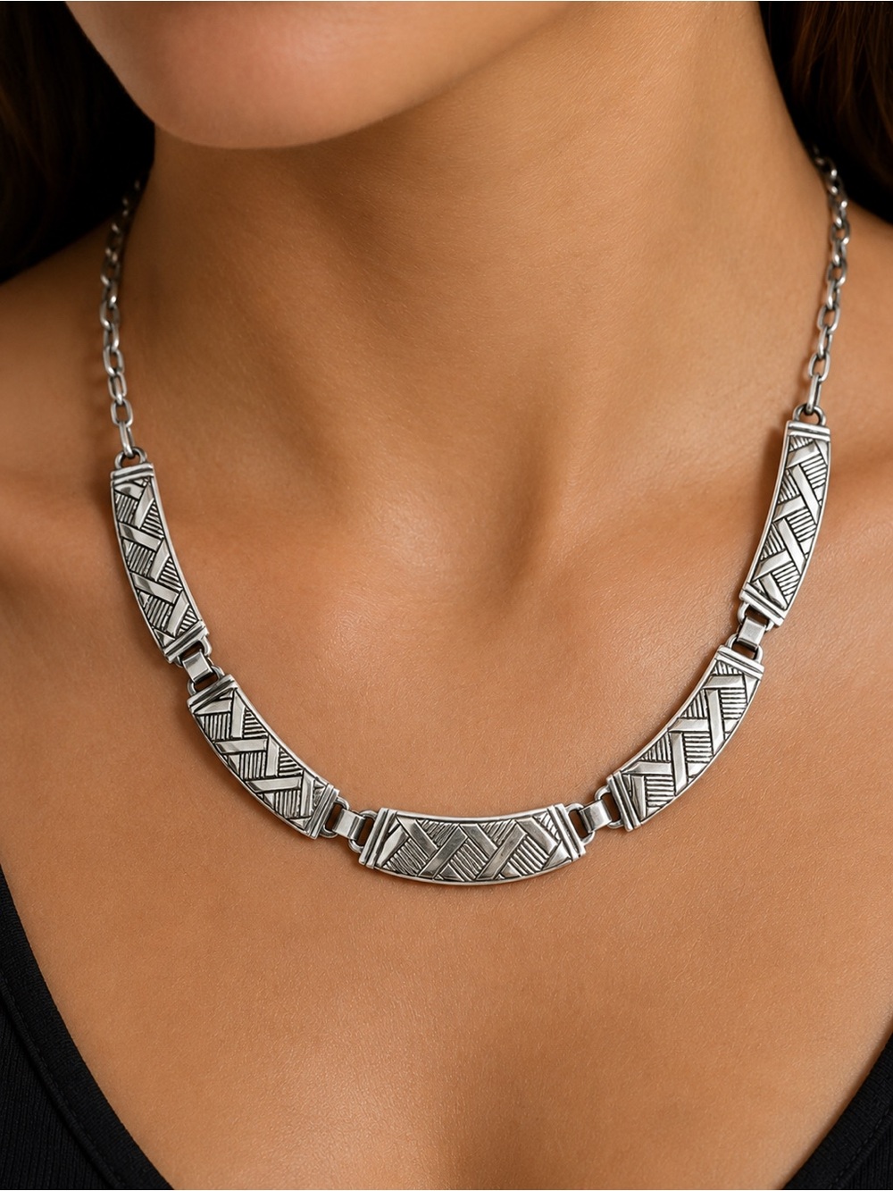 J.R. Silversmiths Sterling Silver Necklace Designer Choker Style 25.5 GR PRETTY